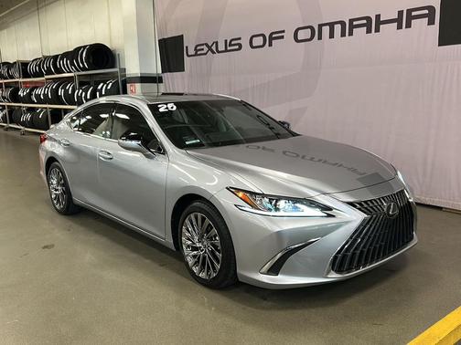 2025 Lexus ES 300h Luxury