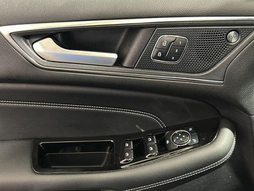 Blue Metallic 2019 Ford Edge Titanium