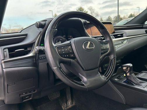 2020 Lexus ES 300h Premium