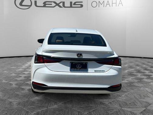 2025 Lexus ES 300h F SPORT Design