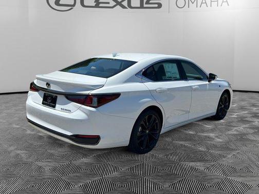 2025 Lexus ES 300h F SPORT Design