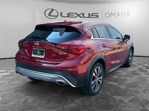 2018 INFINITI QX30 ESSENTIAL