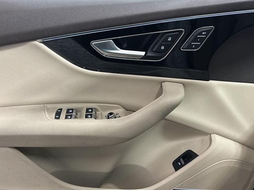 Glacier White Metallic 2018 Audi Q7 3.0T Premium Plus