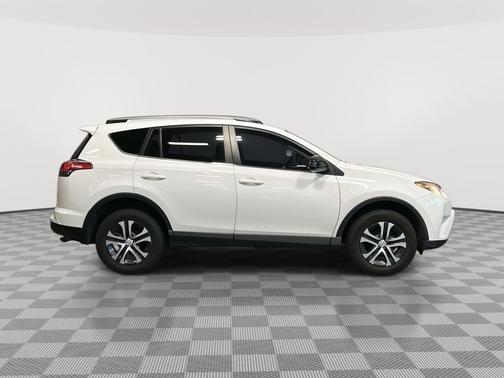 Super White 2018 Toyota RAV4 LE
