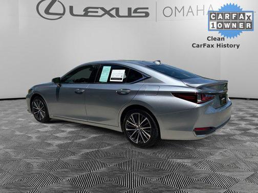 2024 Lexus ES 300h F SPORT Design