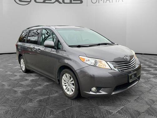2017 Toyota Sienna XLE