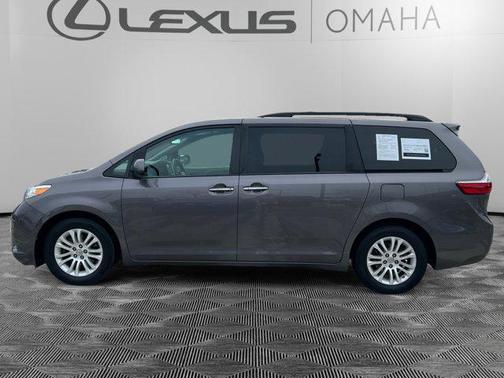 2017 Toyota Sienna XLE