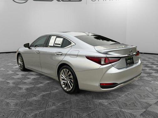 2025 Lexus ES 300h Luxury