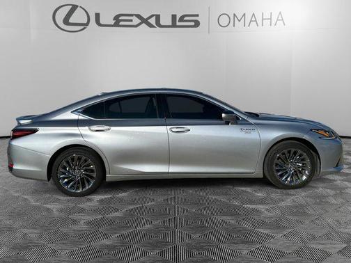 2025 Lexus ES 300h Luxury