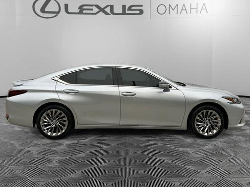 2025 Lexus ES 300h Luxury
