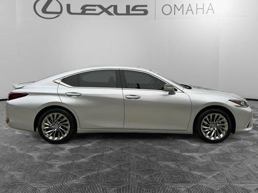 2025 Lexus ES 300h Luxury