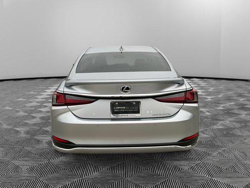 2025 Lexus ES 300h Luxury