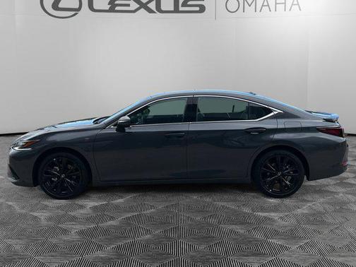 2025 Lexus ES 300h F SPORT Design