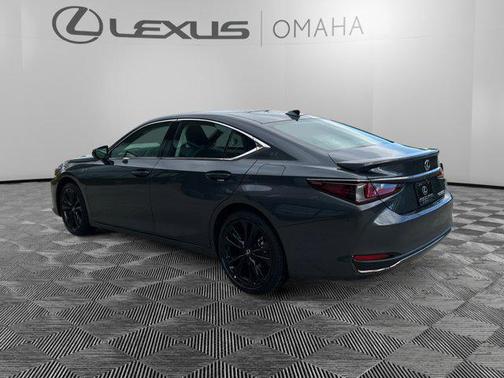 2025 Lexus ES 300h F SPORT Design