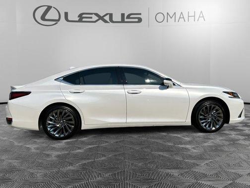 2024 Lexus ES 300h Luxury