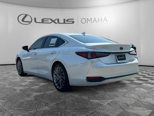 2024 Lexus ES 300h Luxury
