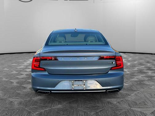 2019 Volvo S90 T6 Momentum