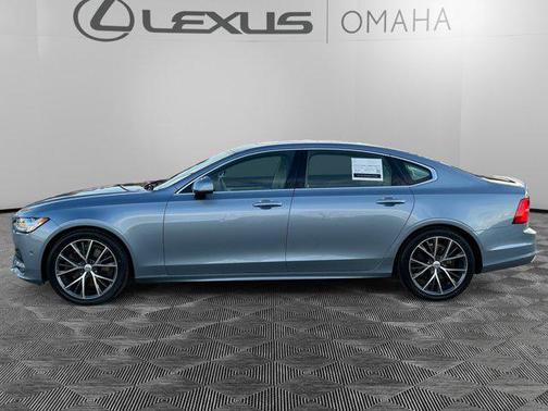 2019 Volvo S90 T6 Momentum