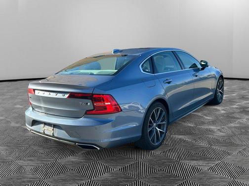 2019 Volvo S90 T6 Momentum