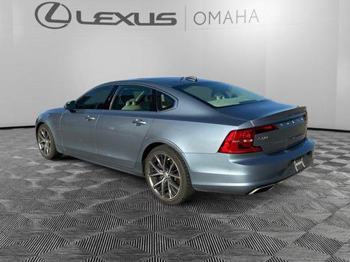 2019 Volvo S90 T6 Momentum