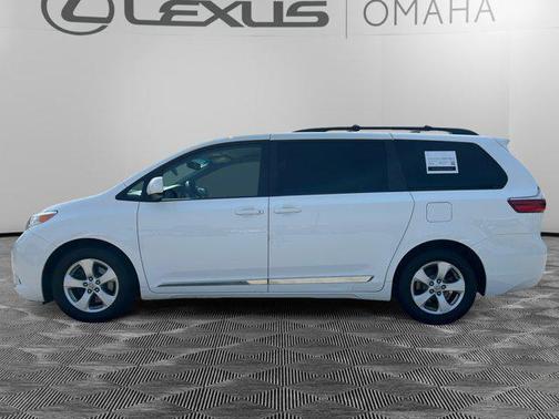 2016 Toyota Sienna LE