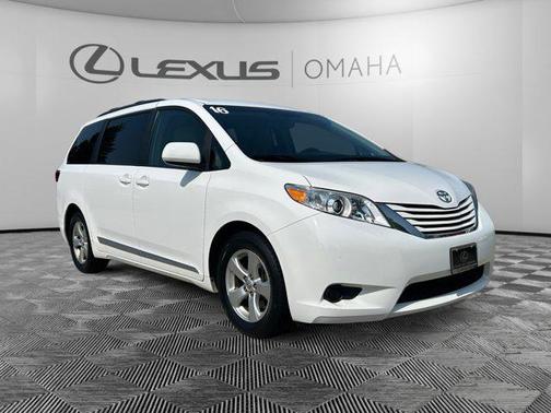 2016 Toyota Sienna LE