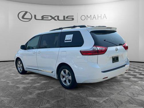 2016 Toyota Sienna LE