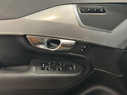 Pine Grey Metallic 2018 Volvo XC90 T5 Momentum