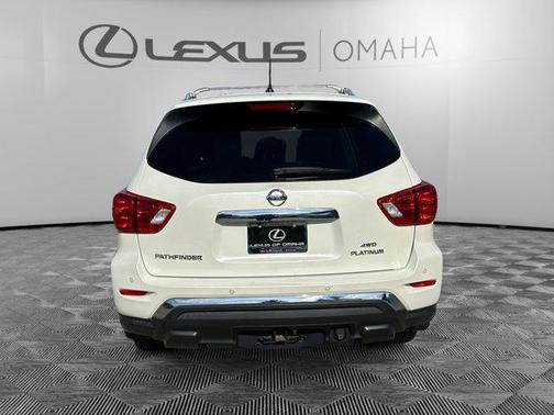 2017 Nissan Pathfinder Platinum