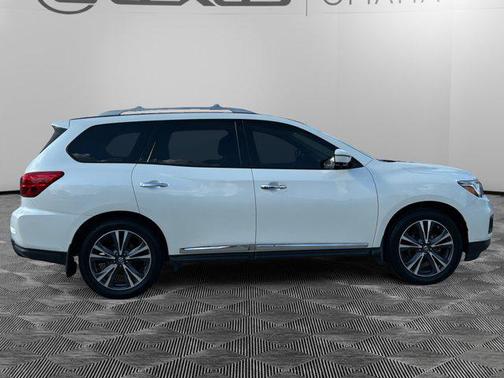 2017 Nissan Pathfinder Platinum