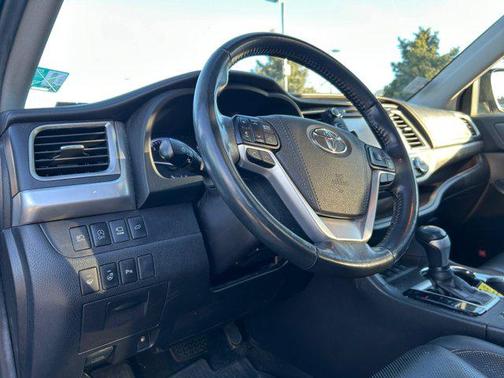 2019 Toyota Highlander Limited Platinum