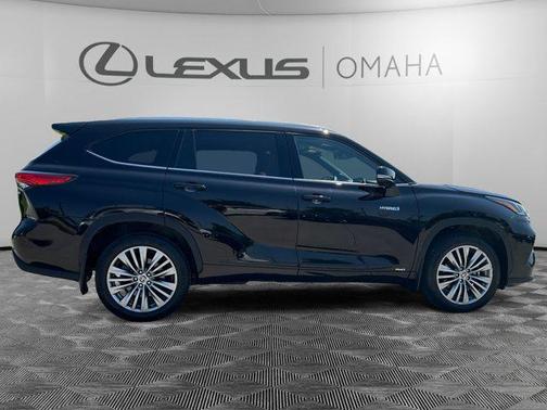 2021 Toyota Highlander Hybrid Platinum