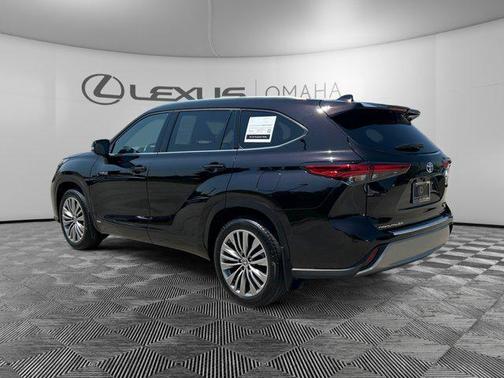 2021 Toyota Highlander Hybrid Platinum