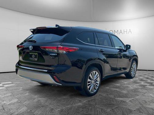 2021 Toyota Highlander Hybrid Platinum