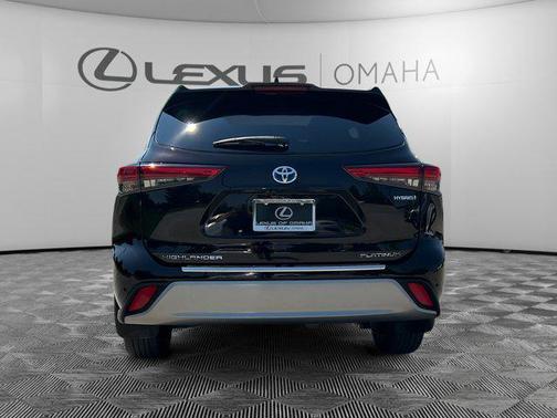 2021 Toyota Highlander Hybrid Platinum