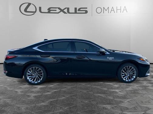 2025 Lexus ES 300h Ultra Luxury