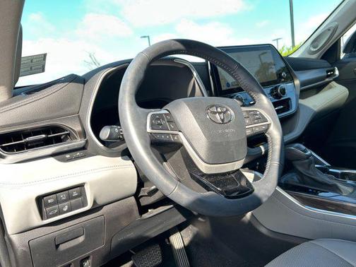 2024 Toyota Highlander Hybrid Limited