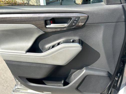 2024 Toyota Highlander Hybrid Limited