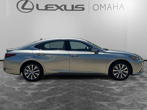 2021 Lexus ES 300h Premium