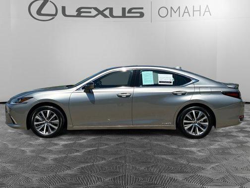 2021 Lexus ES 300h Premium