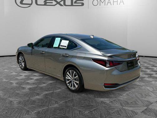 2021 Lexus ES 300h Premium