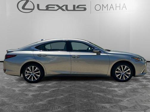 2021 Lexus ES 300h Premium