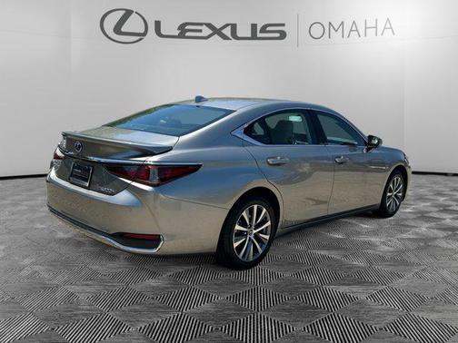 2021 Lexus ES 300h Premium