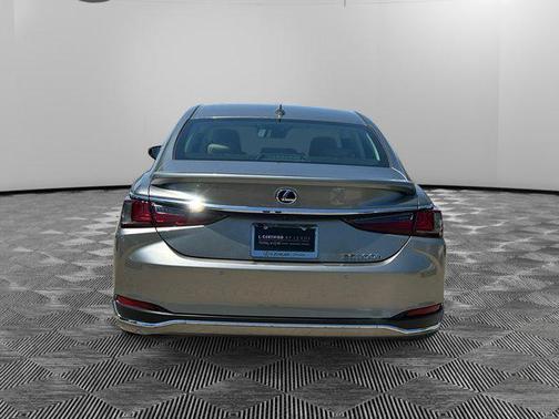 2021 Lexus ES 300h Premium