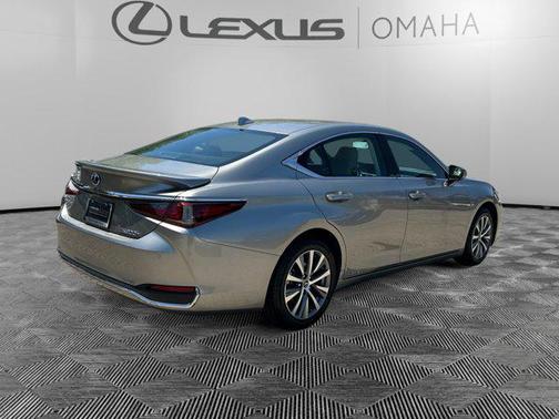 2021 Lexus ES 300h Premium