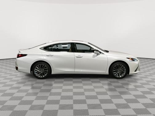 Eminent White Pearl 2024 Lexus ES 300h Ultra Luxury