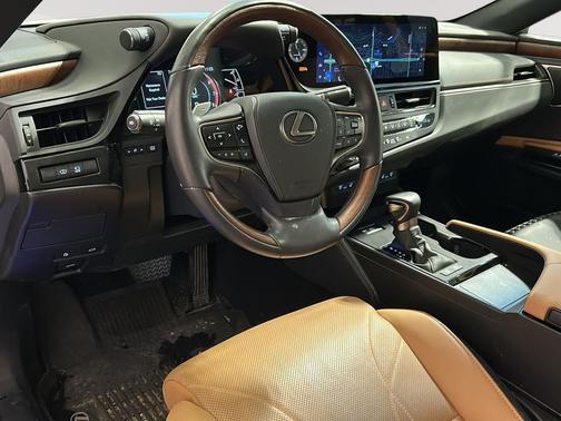 Eminent White Pearl 2024 Lexus ES 300h Ultra Luxury