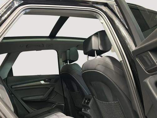 2023 Audi Q5 45 S line Prestige