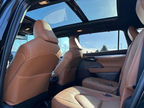 2021 Toyota Highlander Platinum