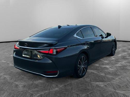 2025 Lexus ES 300h Premium